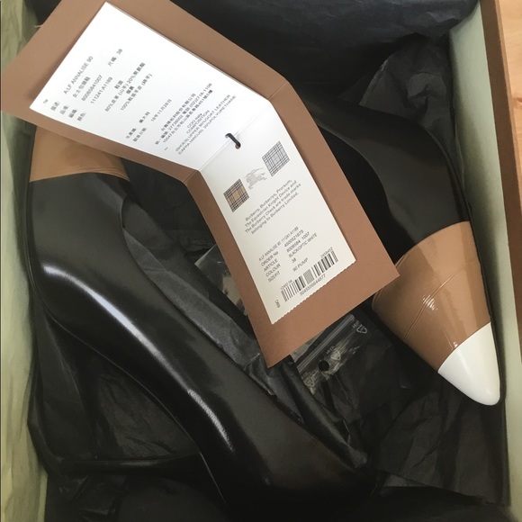 NIB Burberry Annalise Cap Toe Leather Pumps - Picture 9 of 12